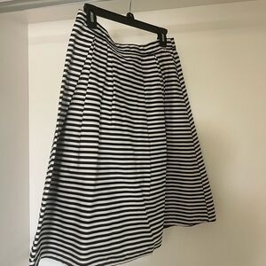 Wells Grace Like New Black White Stripe Mid Skirt